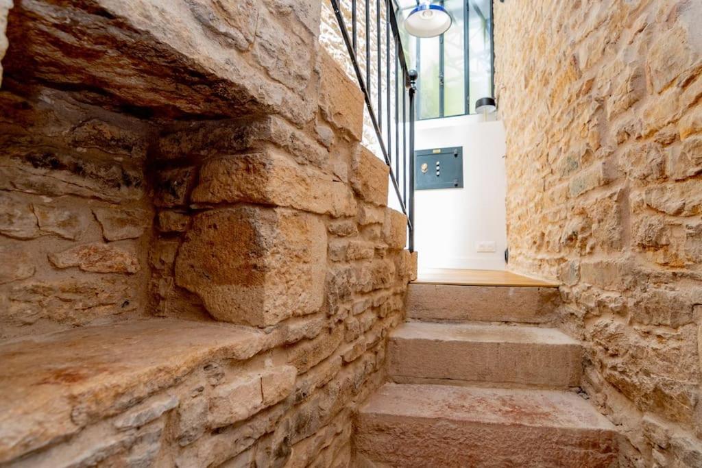 Maison Nichee Au Coeur Des Vignes Proche De Givry Holiday home *